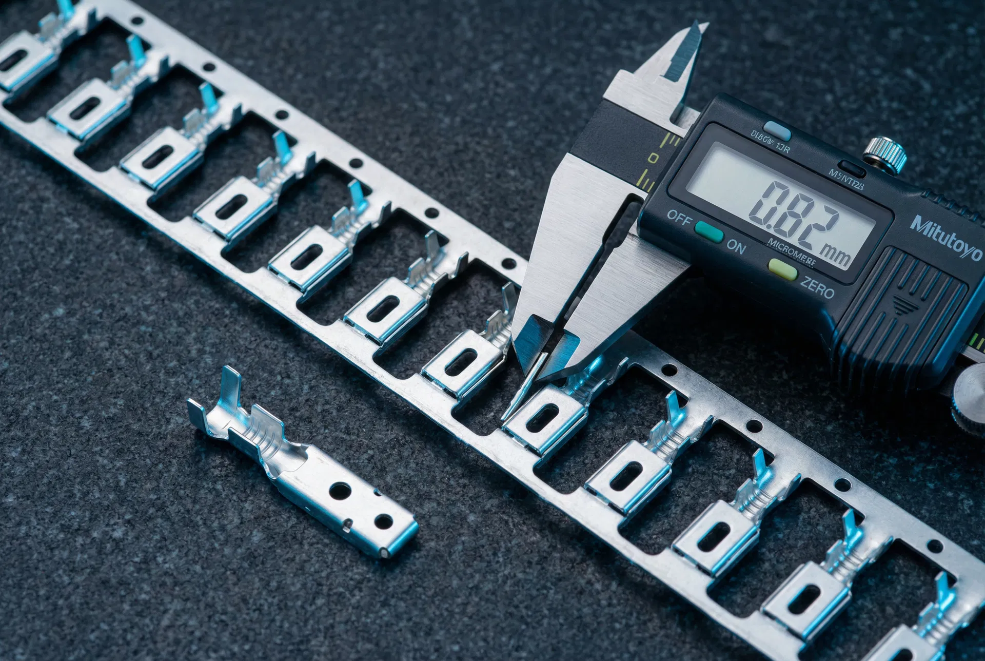 High-Speed Stamped Aluminum Connector Terminals: 3003-H14, 0.82 mm wall, progressive die at 300 spm, formed tabs + punched contact holes, bright aluminum luster.