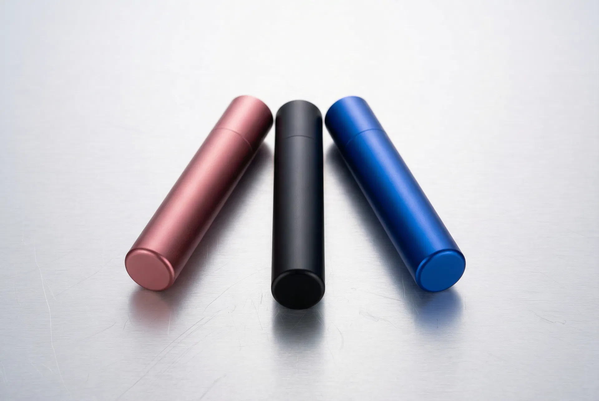 Anodized Aluminum Cigar Tubes: Rose Gold, Matte Black, Electric Blue — seamless deep-drawn 1060 aluminum, zero-gap telescoping fit, mirror-ready surface Ra ≤ 0.2 μm.